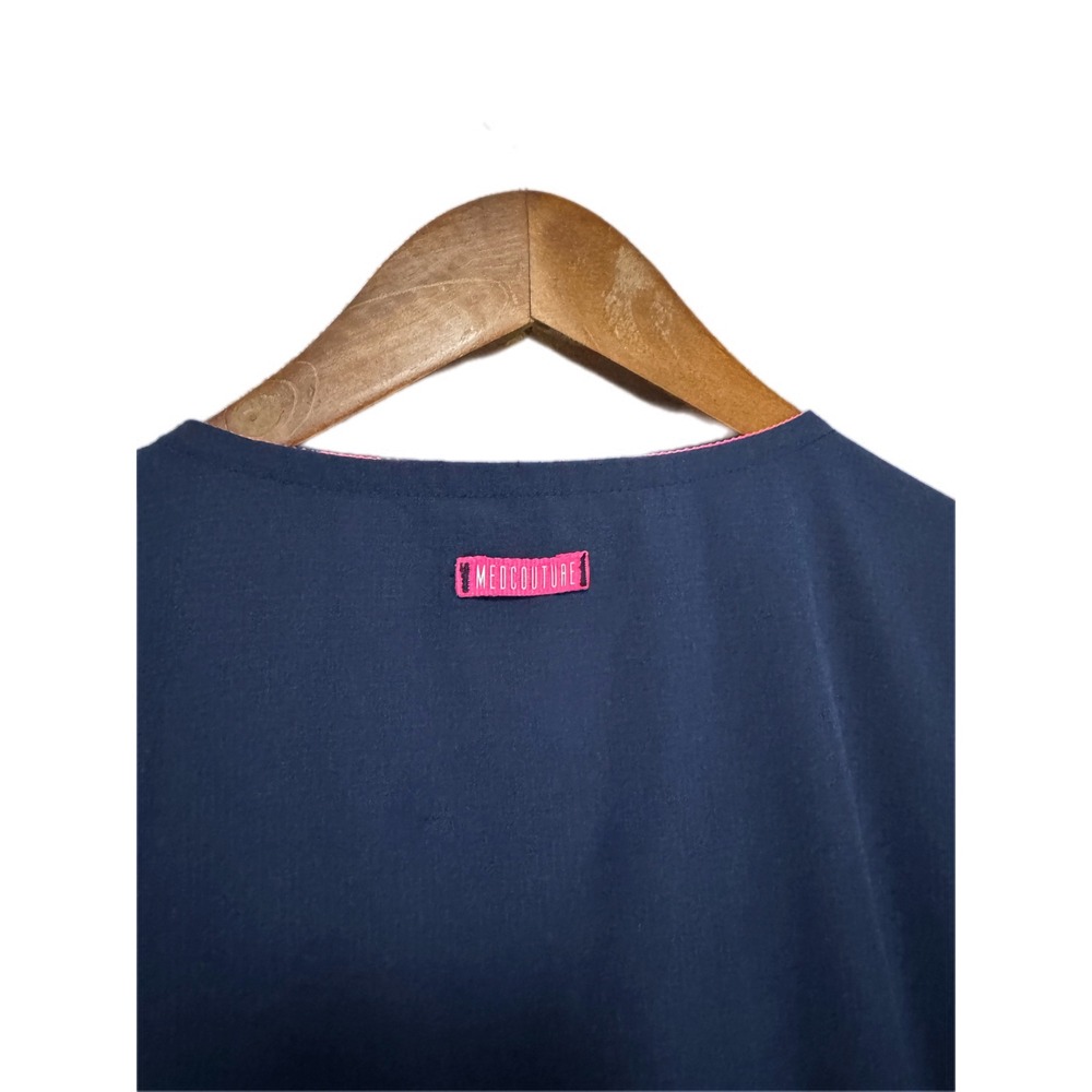 Med Couture Amp Scrub Top Womens M Navy Blue Excellent V-Neck Ribbed MC701 - Picture 7 of 10